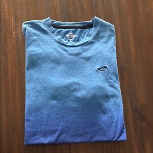 Hollister Men's Blue T-Shirt
